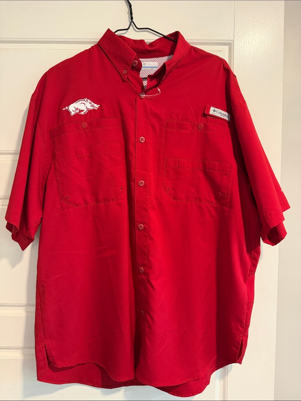 Columbia Men's Razorback Short Sleeve Button-Up Shirt in Red